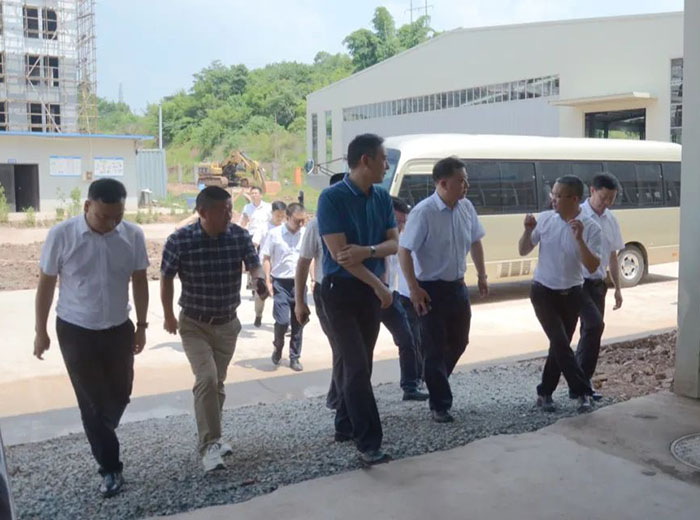 內(nèi)江市市長李丹一行蒞臨觀宇實(shí)業(yè)基地調(diào)研