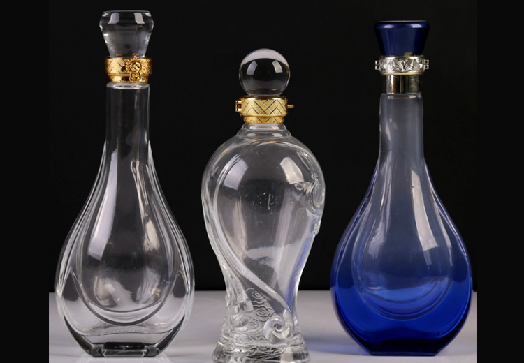 噴涂玻璃酒瓶與普通玻璃酒瓶之間有哪些區(qū)別？
